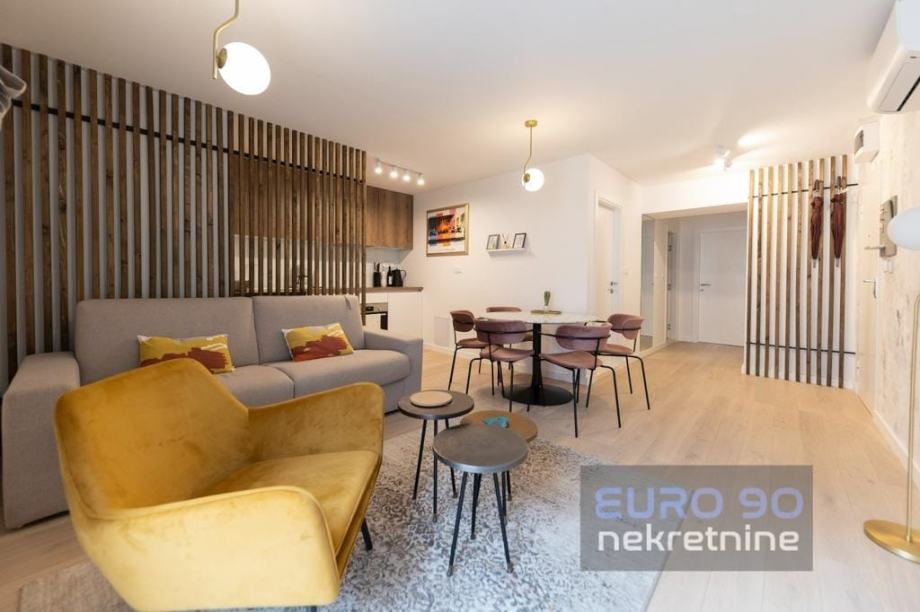 zadar-poluotok-renoviran-namjesten-dvosoban-stan-2-kat-centar-grada-slika-216857181-2