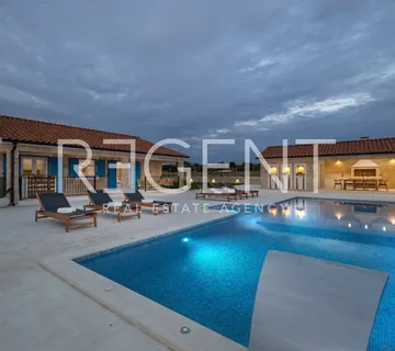 Zadar, Sv. Filip i Jakov - Rustikalna vila na zemljištu od 30.000 m² - cover
