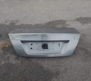 Zadnja hauba Mercedes W204 - cover