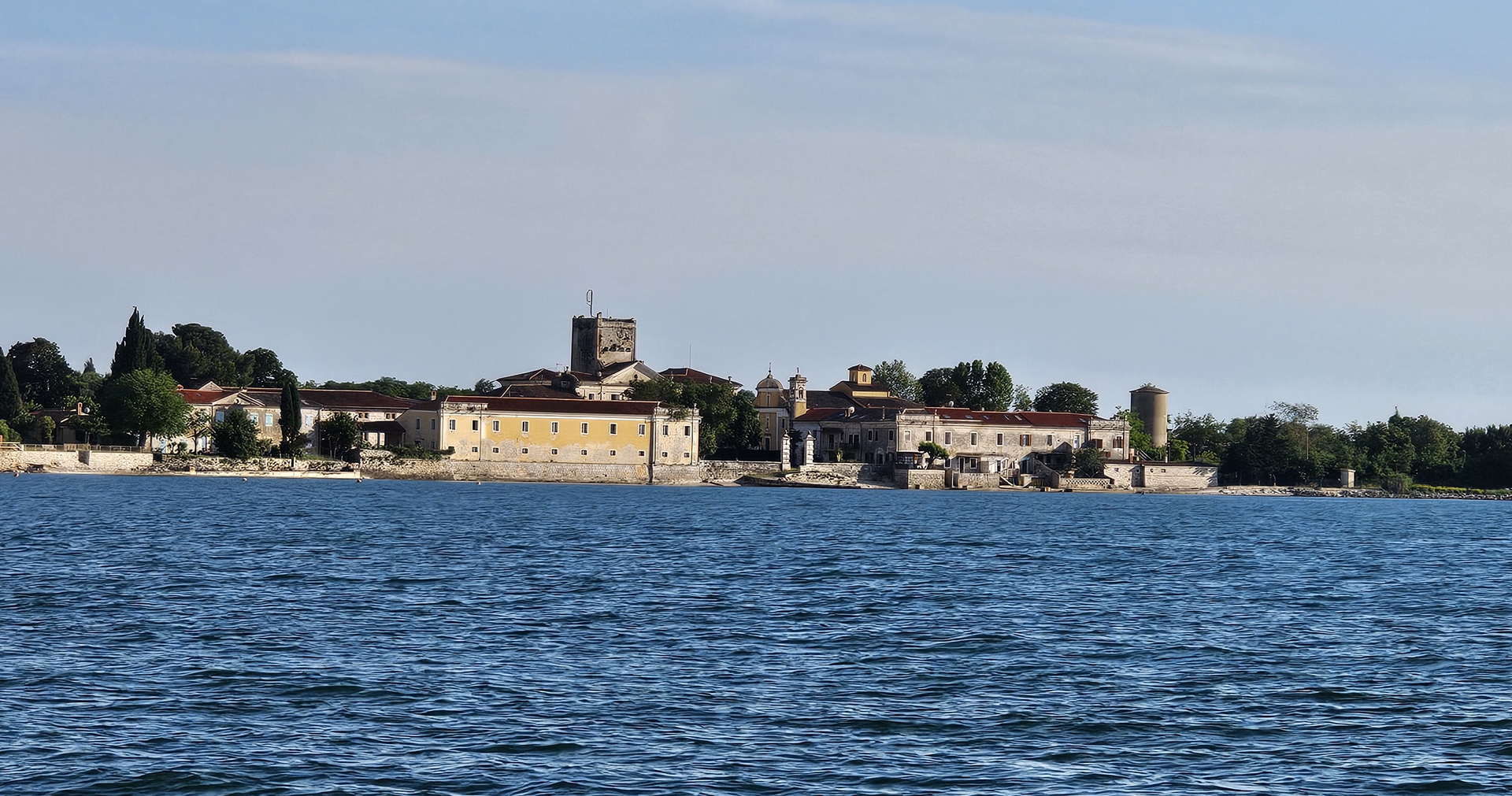 Atraktivno građevinsko zemljište stambene namjene blizu mora  -Novigrad -Dajla - cover