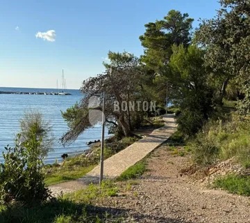 ZATON-GRAĐEVINSKO ZEMLJIŠTE 80 M OD PLAŽE - cover