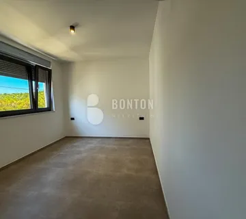 KOŽINO-TROSOBNI LUXSUZNI STAN 1 KAT-POGLED NA MORE - cover