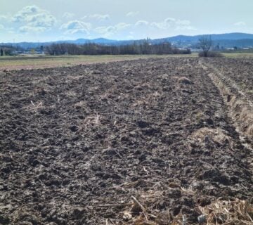 Zemljište u gospodarsko-industrijskoj zoni, 4393 m2 - cover