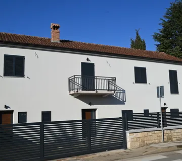 Kuća u Funtani s 3 apartmana - cover