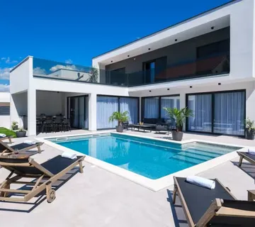 Kaštel Novi, dizajnerska vila s bazenom 281.00 m2, 1.350.000€, prodaja - cover
