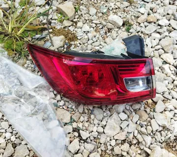 RENAULT CLIO 4 2018 ZADNJA LIJEVA LAMPA NOVO - cover