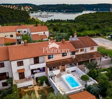 PULA OKOLICA KUĆA SA 2 STANA, SA POGLEDOM NA MORE, BAZEN (prodaja) - cover