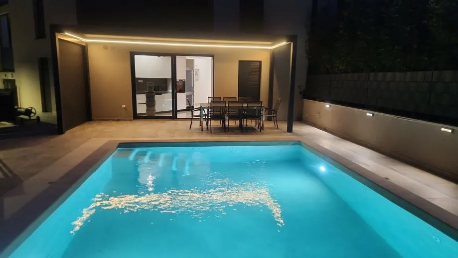 POREČ-STAN U PRIZEMLJU SA VLASTITIM BAZENOM NA PRODAJI (prodaja) - cover