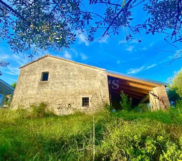 Istra-Draguć, 1088 m2, građ. teren, zgrada 80 m2 - cover