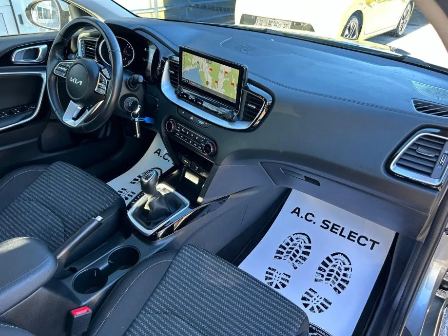 kia ceed 1.6 crdi - 2023 - servisna - navi - garancija - reg.1.god. !! - slika 17