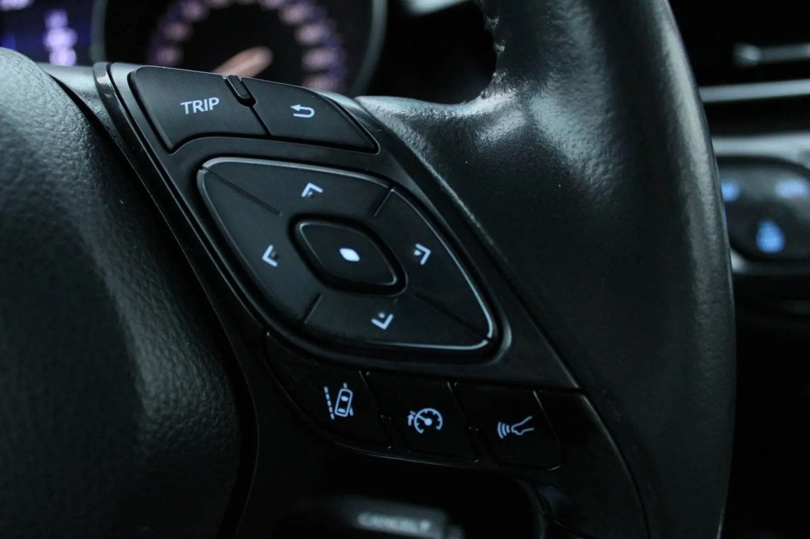 toyota c-hr 1.8 hybrid automatik *led, navigacija, kamera* - slika 16