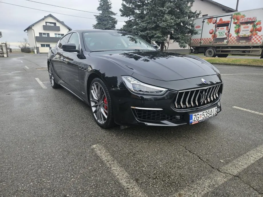 maserati ghibli sq4 3.0 v6 gran lusso - slika 3