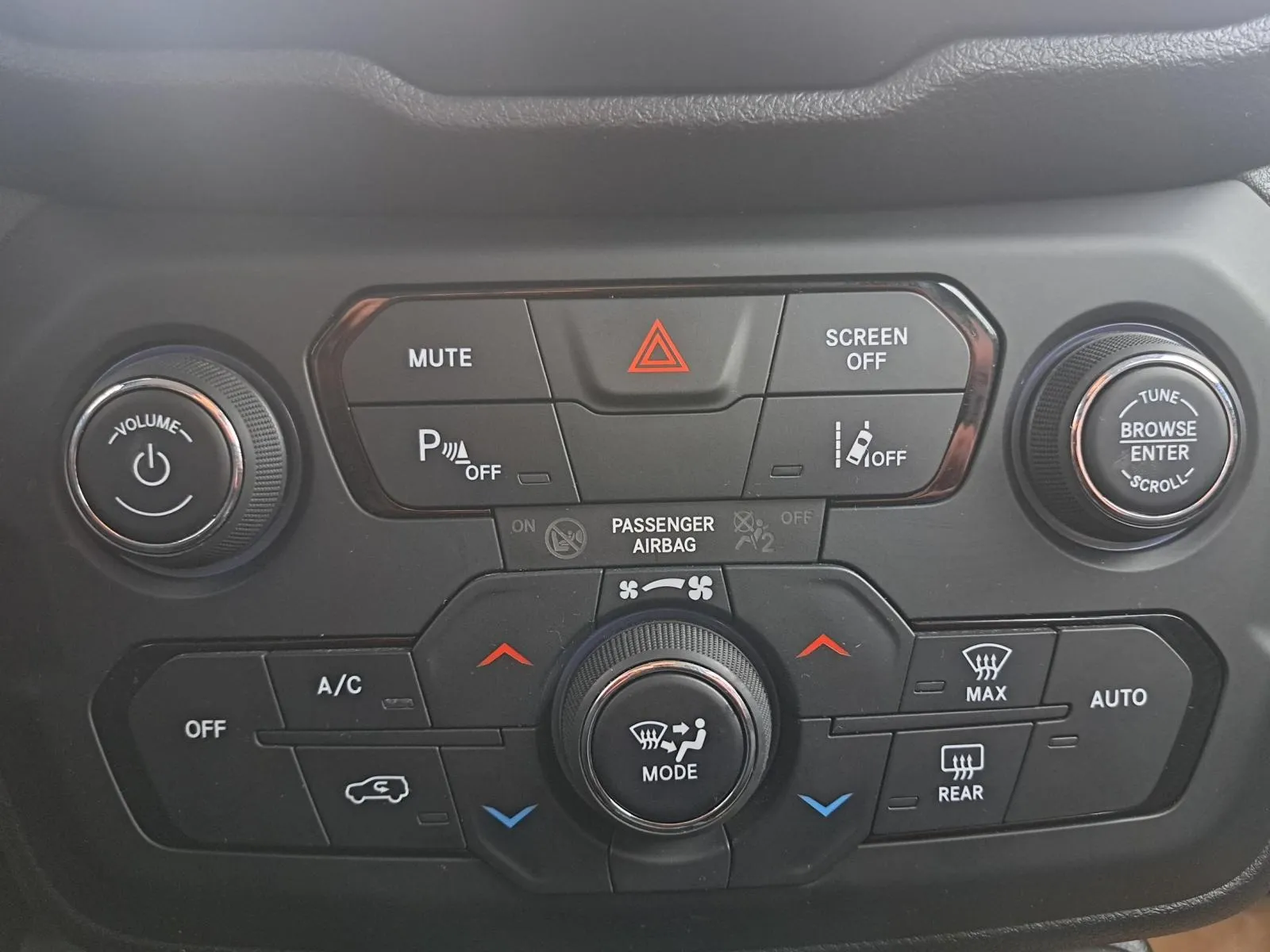 jeep renegade e-hybrid limited 1.5 turbo - slika 13