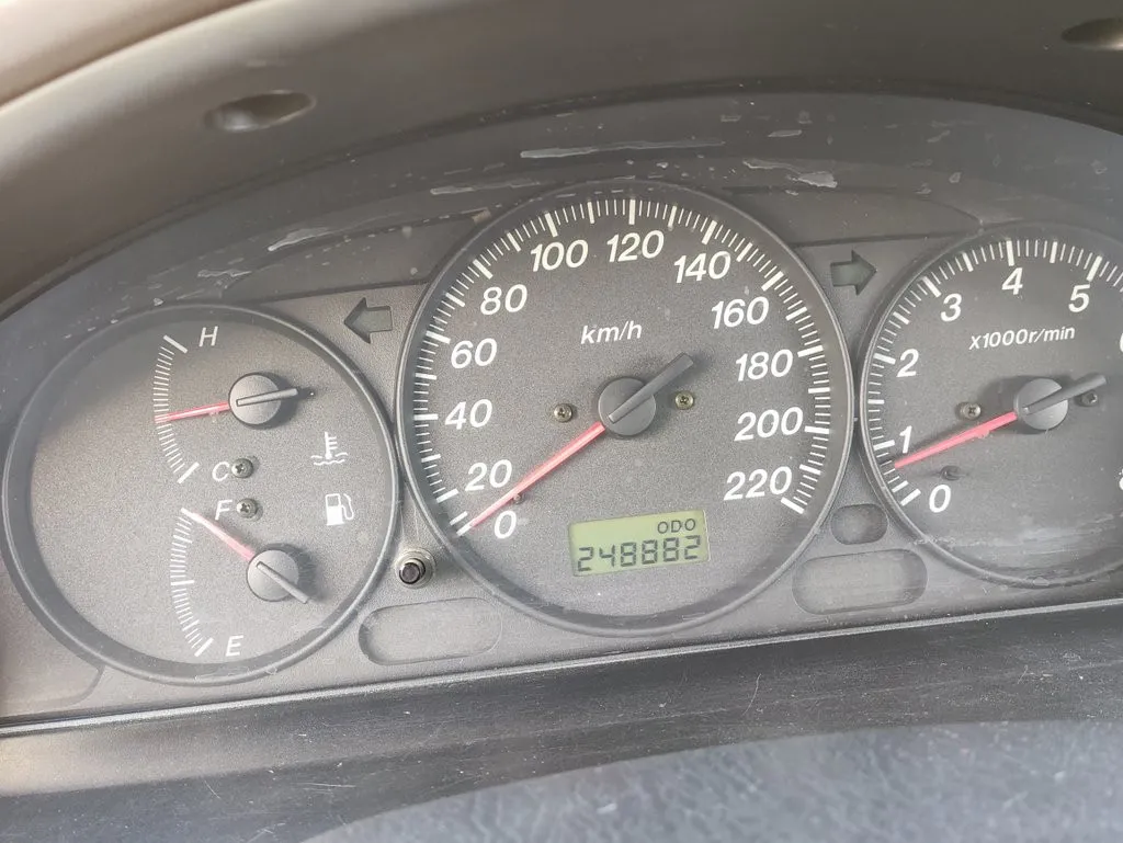 mazda 323 s 1.5i 2000. god, klima, registrirana do 2027. - slika 9