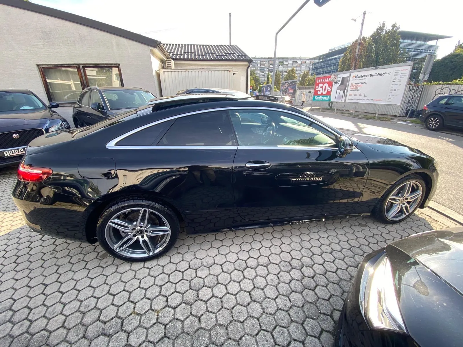 mercedes-benz e220d coupe amg-line 4matic, panorama, 4xgarancija - slika 9