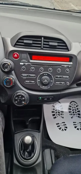 honda jazz 1,2 - 2014 - 140.000km - klima - servo - reg 1 god !!! - slika 14