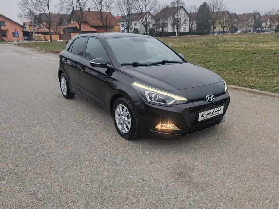 hyundai i20 1,25, 2017g. 137000 km, kartice 24/36 rata - slika 3