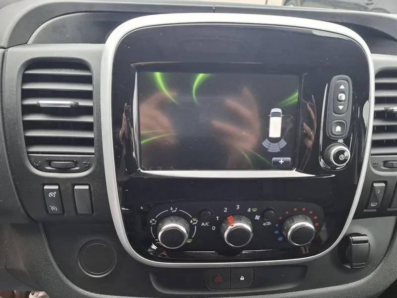 renault trafic 2.0 dci*130ks*klima*navigacija*tempomat* - slika 19