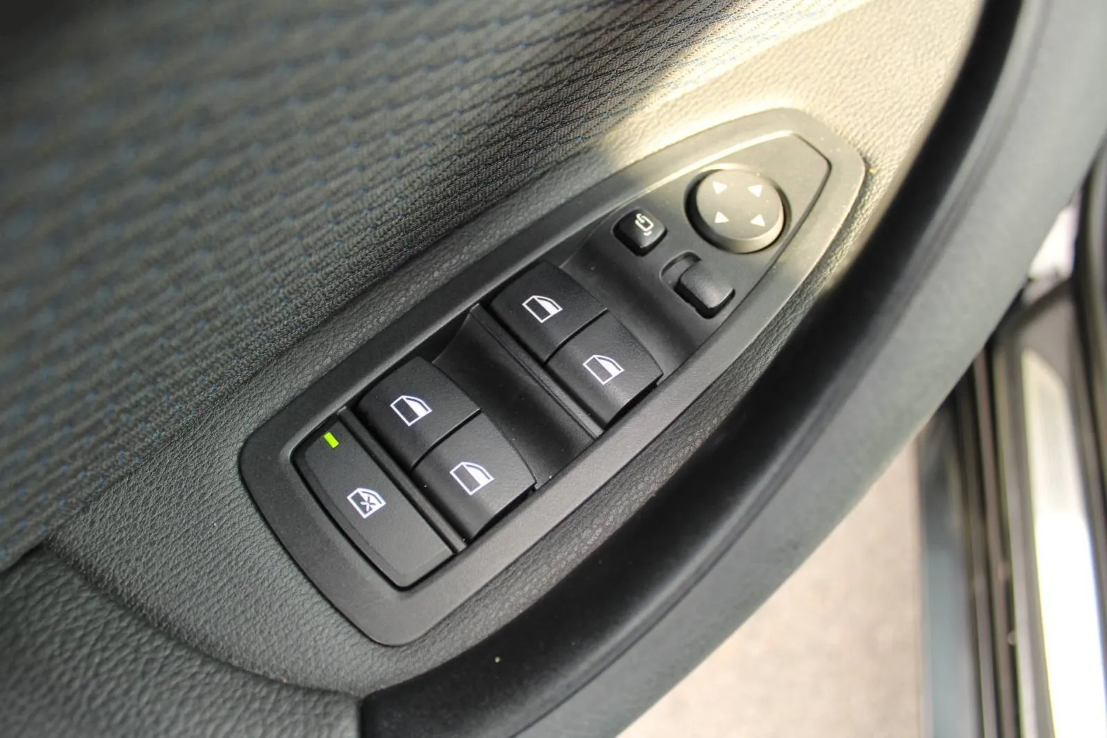 bmw x1 18d automatik ///m paket *led,navigacija,kamera* - slika 23