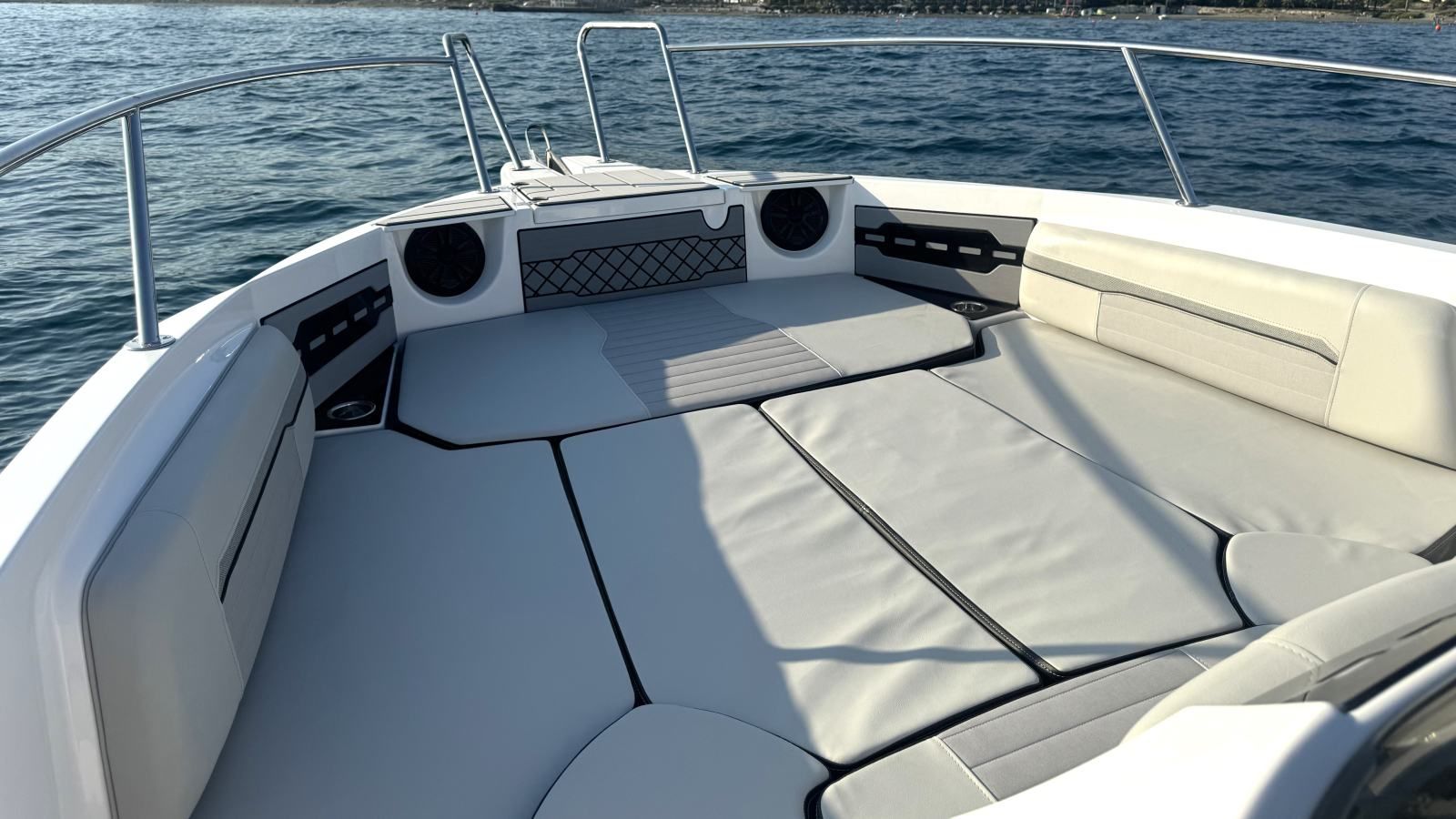 karnic 7.95 m (sl741) - otvoreni pramac/kabina u konzoli, model 2026 - slika 9