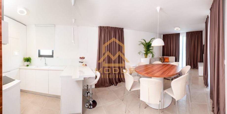 okrug gornji - luksuzna villa 2. red od mora (prodaja) - slika 4