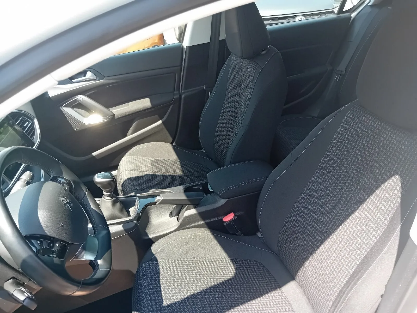 peugeot 308 1,5 bluehdi,do 2 godine jamstva,u sustavu pdv-a. - slika 8