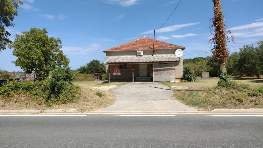Benkovac-SMILČIĆ, samostojeća kuća s velikom okućnicom - Smilčić, Benkovac