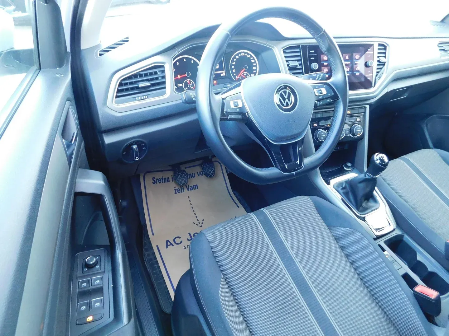 10673 volkswagen t-roc 1.0 tsi design - slika 8
