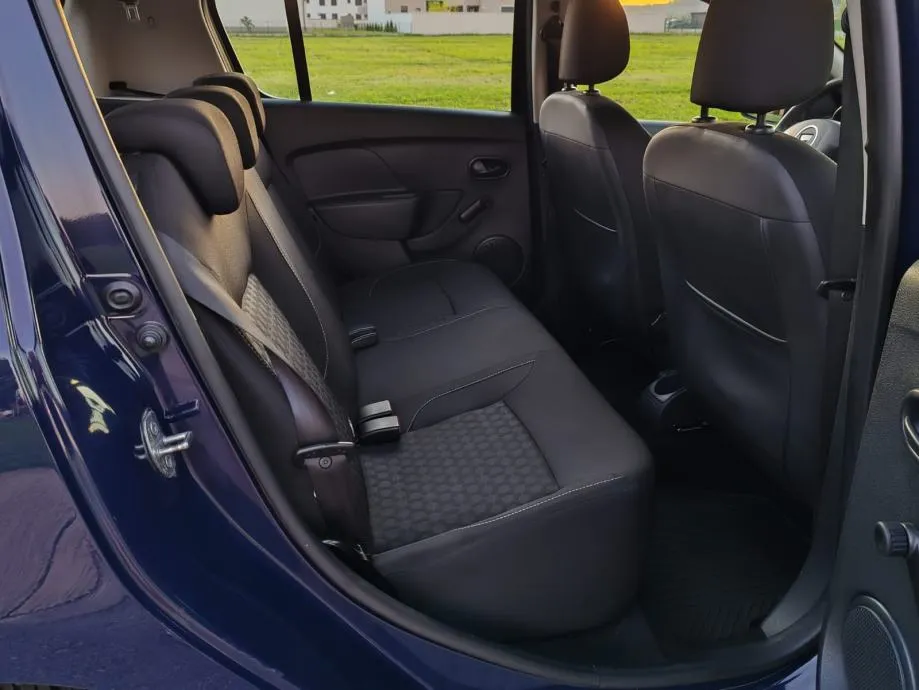 dacia sandero 1,2 16v 2015 g. 102000 k - slika 9