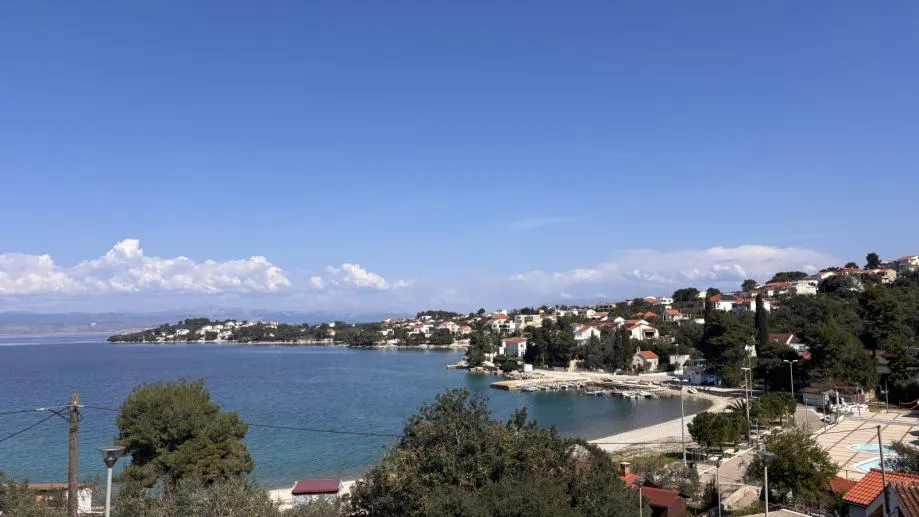 rijetka prilika, apartman u 1. redu do mora - slika 17
