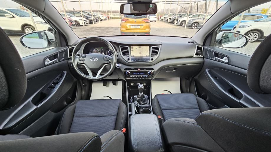 hyundai tucson 1.7 crdi,xenon,panorama,navigacija,kamera,gr.sj,alu 17, - slika 18
