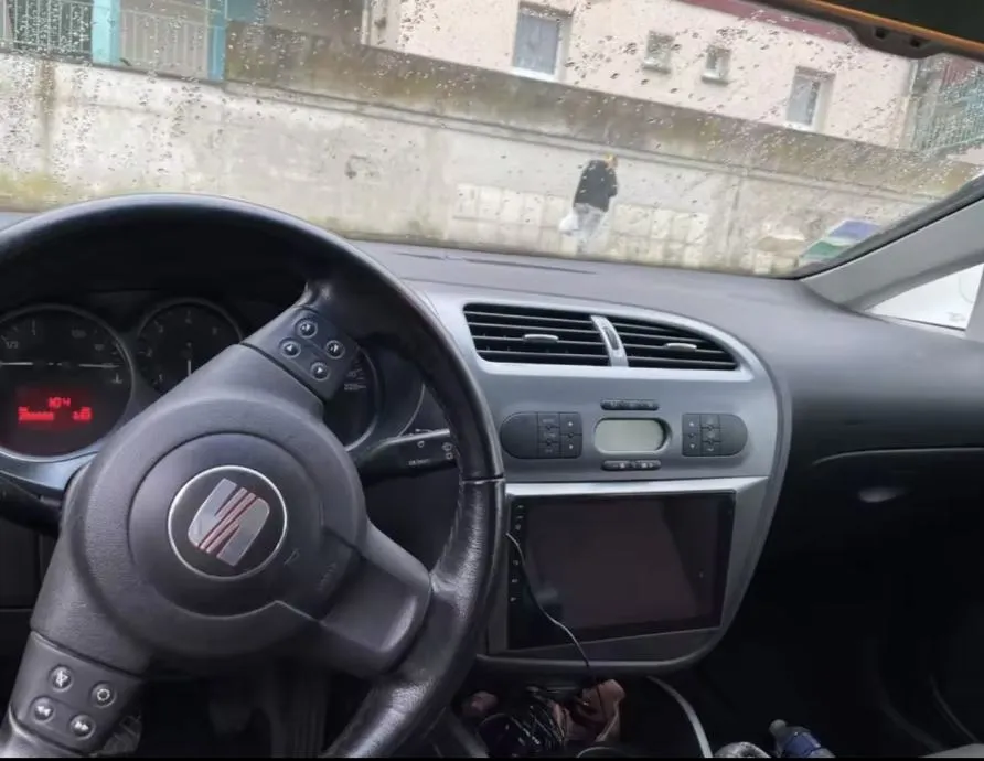 seat leon mk2 2005-2012 original radio navigacija multimedija carplay - slika 6