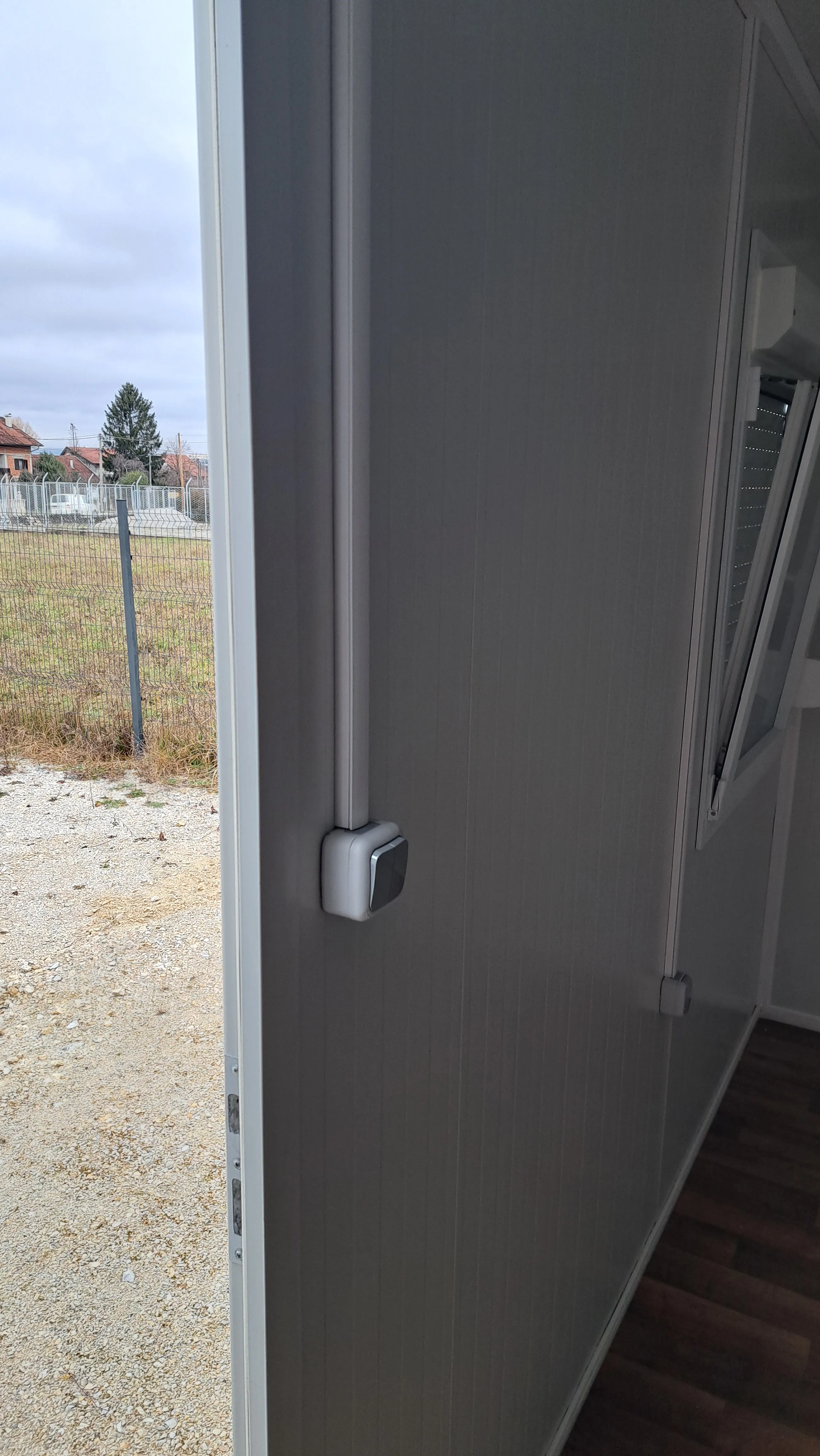 kontejner uredski 15m2 s građevinskom i zemljištem 649 m2 - slika 3