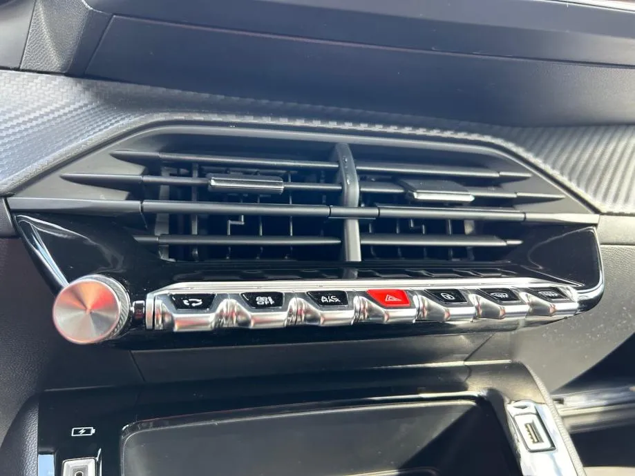 peugeot 208 1,5 bluehdi - 2021 - navi - servisna - reg 1 god !!! - slika 14