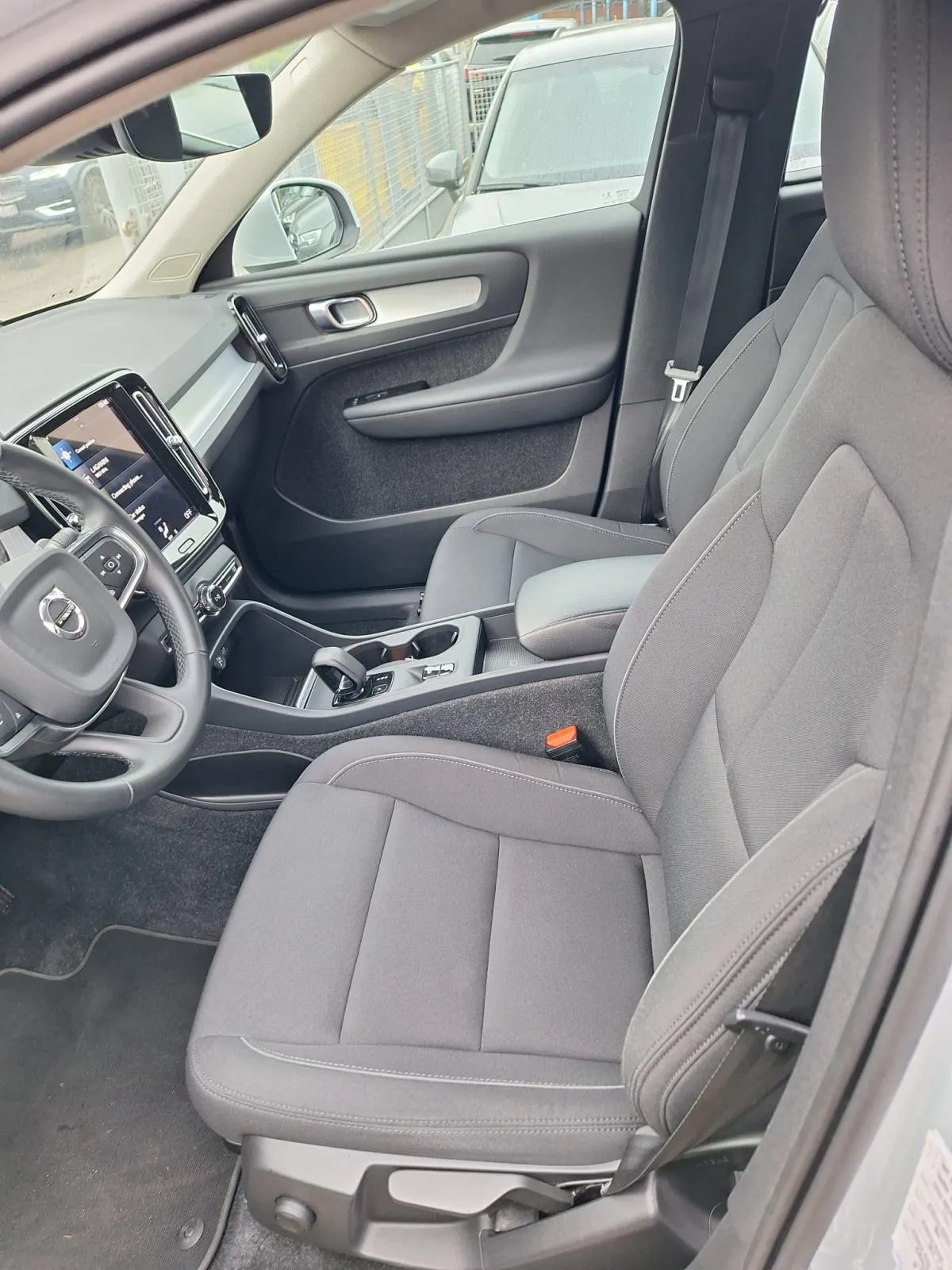 volvo xc40 t4 plug-in hybrid - slika 13