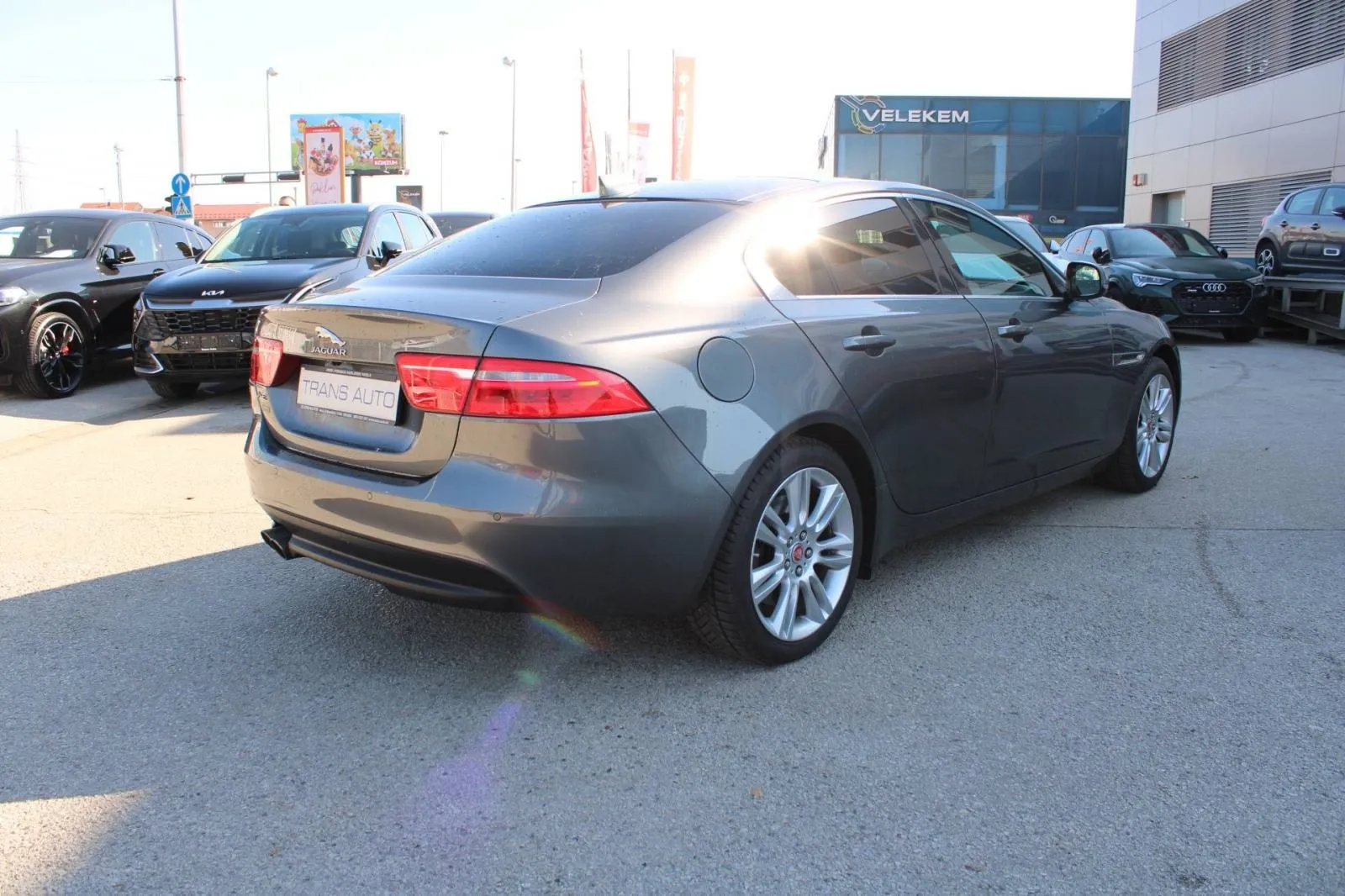 jaguar xe 2.0d awd automatik - slika 4