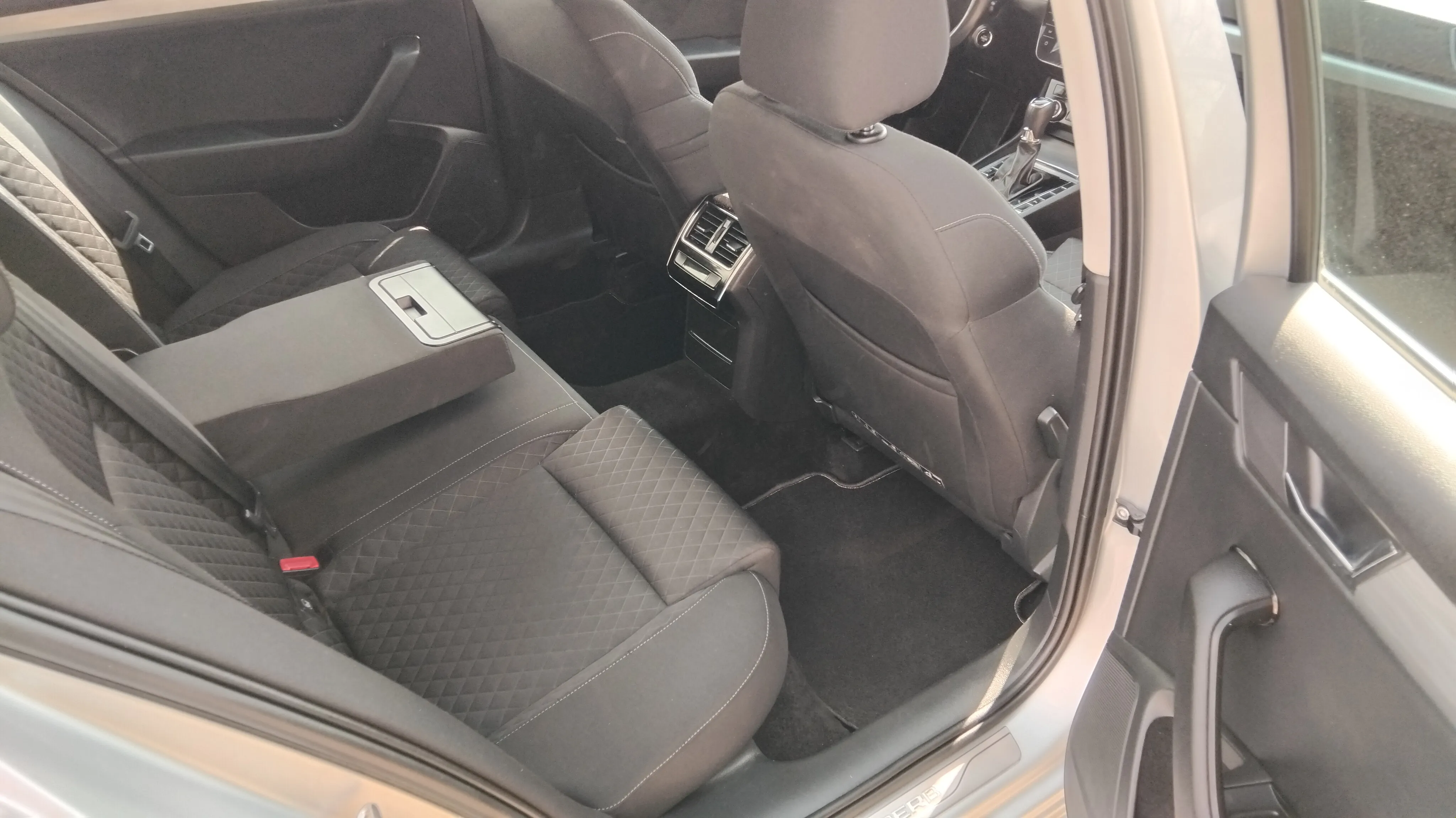 škoda superb combi 2,0tdi dsg, 2020god.140kw, 190ks - slika 16