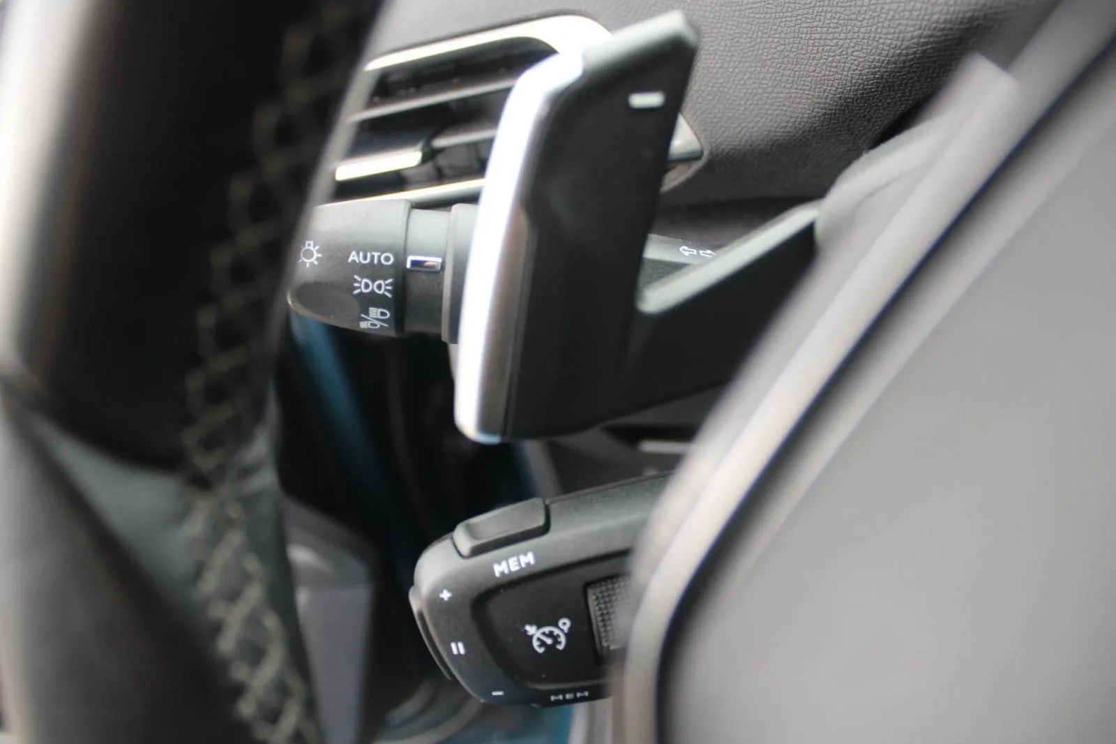 peugeot 3008 1.5 hdi automatik allure *led, navigacija, kamera* - slika 17