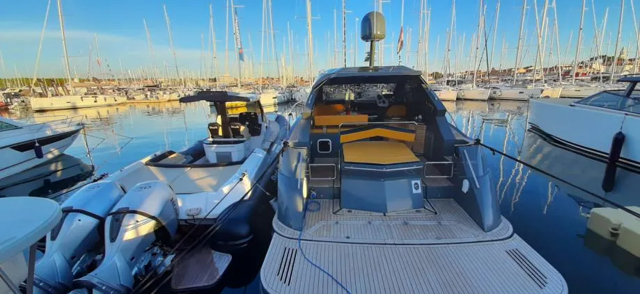 shark 38 - novo model 2026 gumenjak sa kabinom, motori 2 x 250 - slika 2