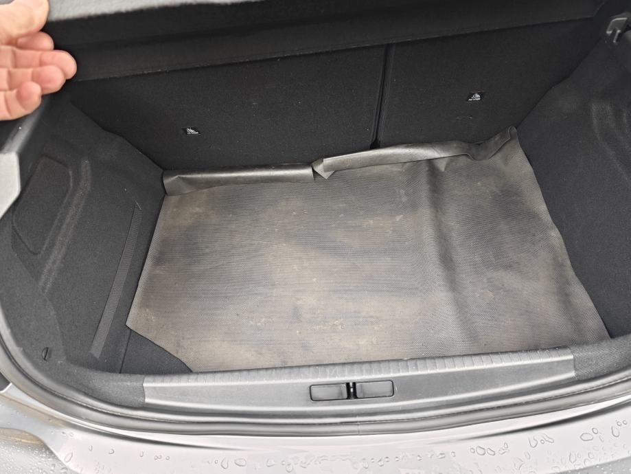 peugeot 208 1,5 blue hdi - slika 9