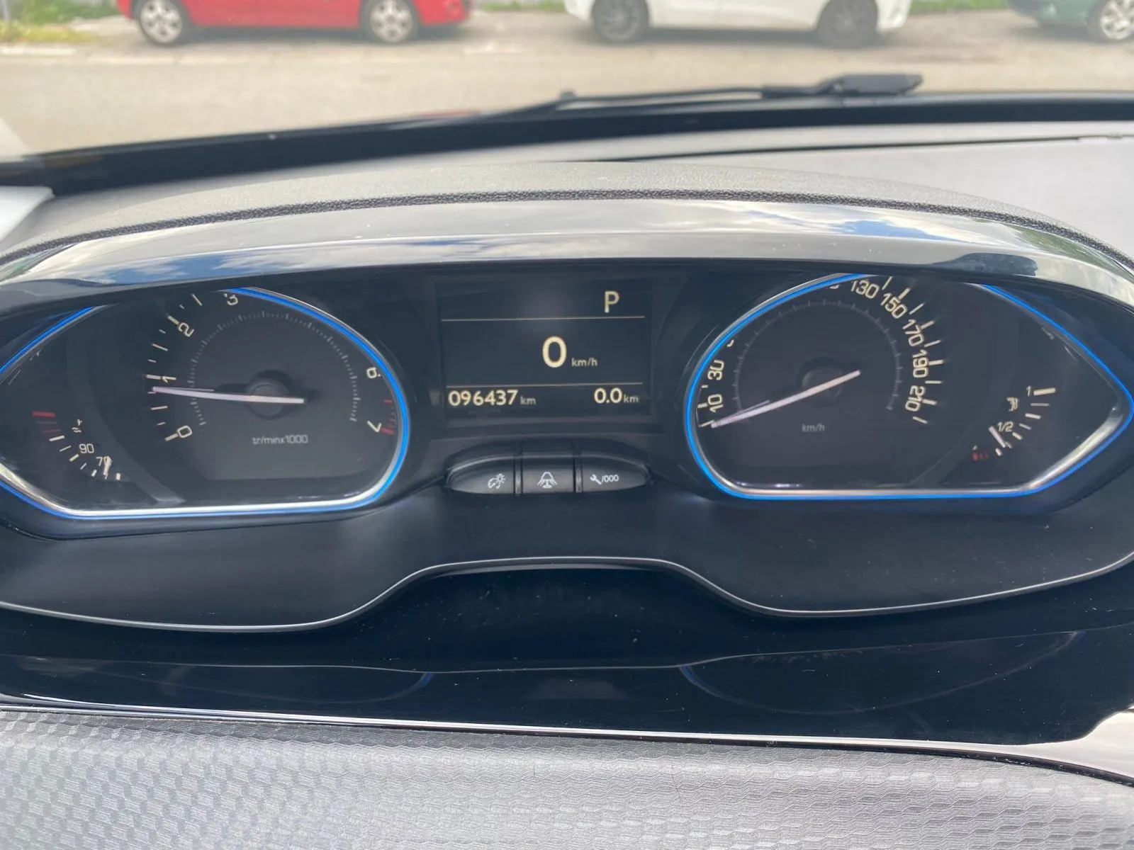 peugeot 2008 1,2 puretech automatik, navi, tempomat, 4x garancija!!! - slika 12