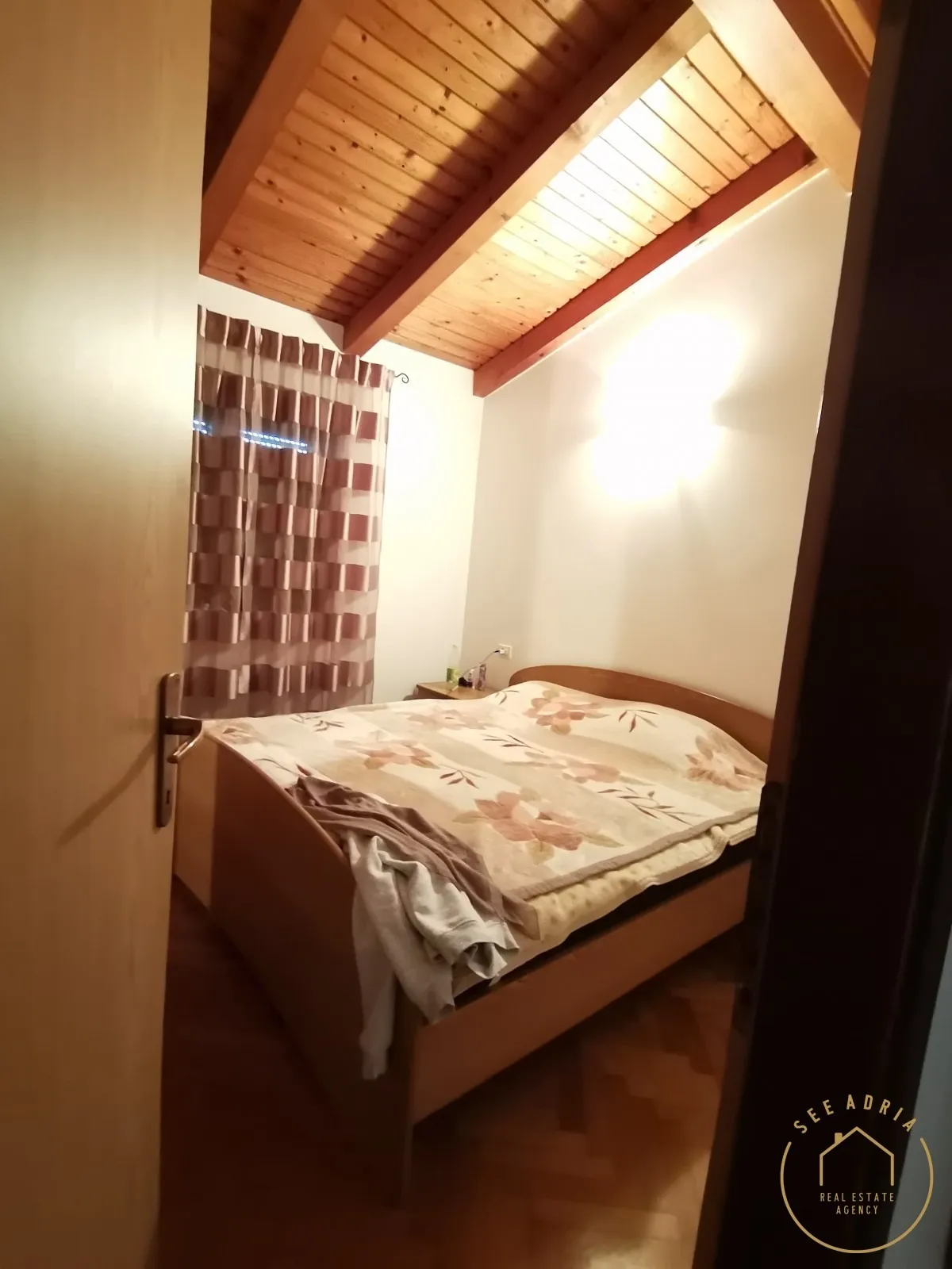 dvosoban stan u okolici novigrada - slika 14