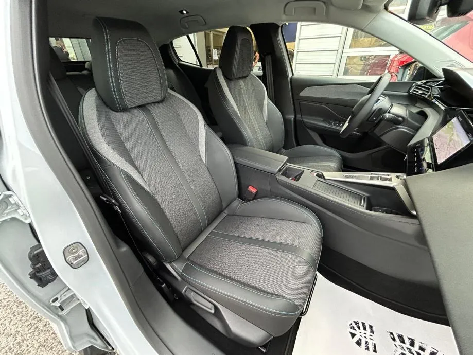 peugeot 408 hybrid 145 e-dcs6 - 2025. - 15.000 km - reg. 1 god! - slika 8