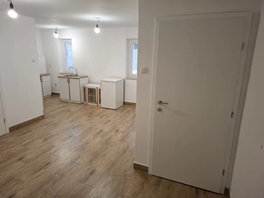 stan: postira, 99.00 m2, prizemlje sa vrtom i parkirnim mjestom - slika 10