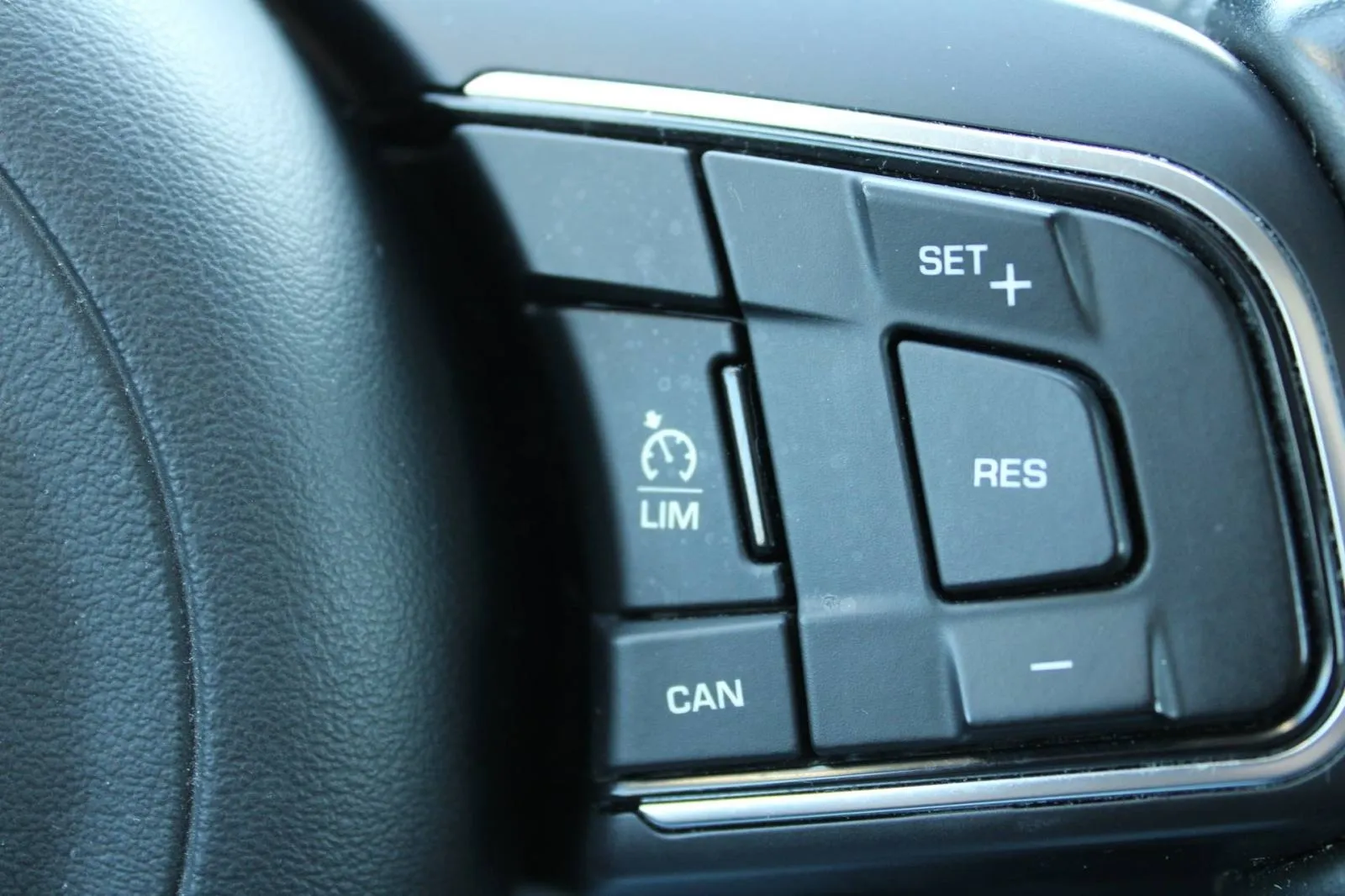 jaguar xe 2.0d awd automatik - slika 24