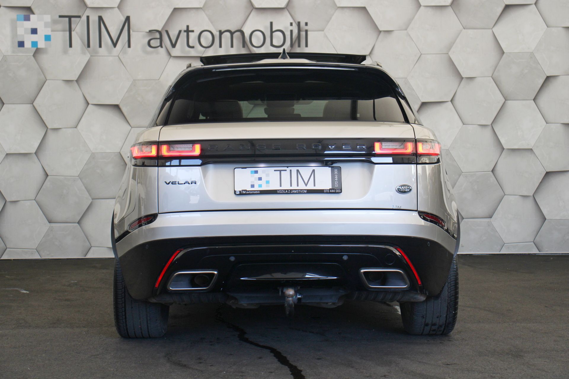 land rover range rover velar r-dynamic se 3.0d 4wd a8 300km pano airma - slika 6