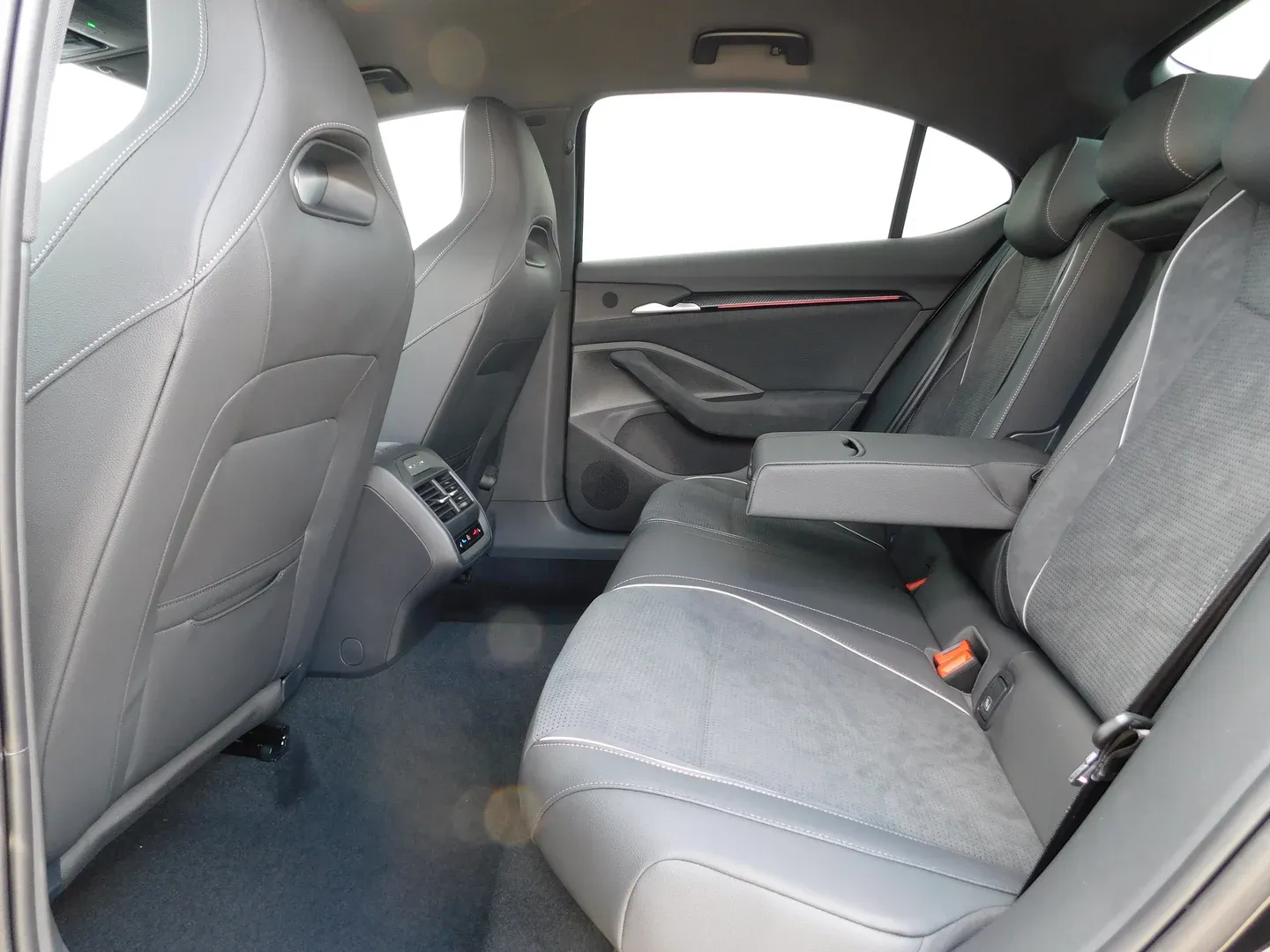 12783 škoda superb sportline 2.0 tdi dsg - slika 11