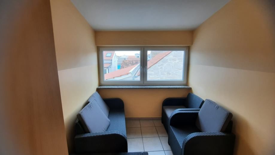 !!kuća sa 6 apartmana 25 metara od mora!! (prodaja) - slika 16