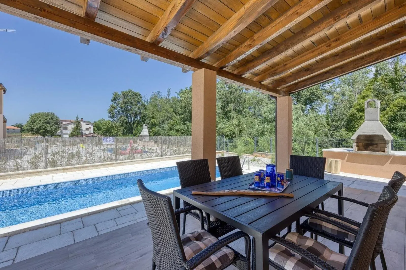 tinjan-dvojna kuća sa bazenom na prodaji (prodaja) - slika 2