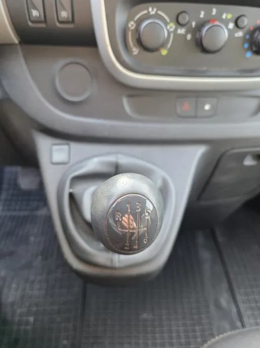 renault trafic . 1,6 dizel, 2018 godina, 189000 km, kartice 24/36 rata - slika 14